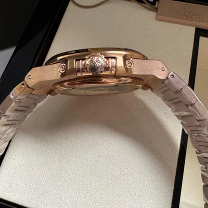 PATEK PHILIPPE NAUTILUS GREEN – ANNUAL CALENDAR & MOONPHASE AUTOMATIC